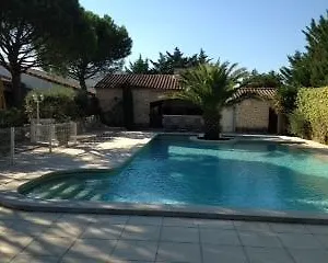 https://lou-mistralou.fr-provencehotel.com